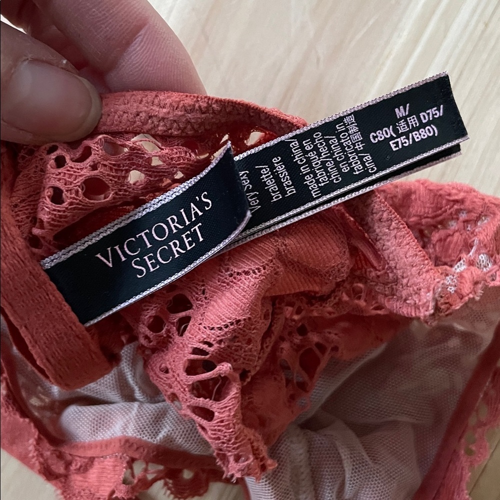 (2) Victoria's Secret Lace Bralette Duo - Picture 8 of 8